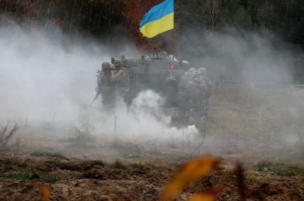 ДНР: украинские силовики стянули технику в район разведения сил