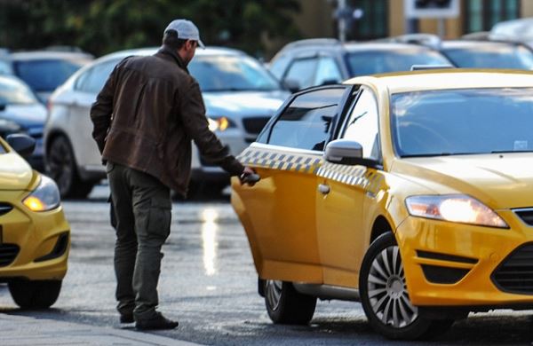<br />
Таксист в Петербурге ограбил клиента за долгое ожидание<br />
