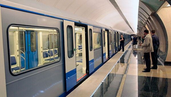 <br />
На метро «Беговая» пассажир упал на рельсы<br />
