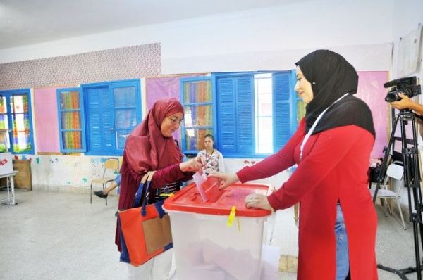 В Тунисе явка на парламентские выборы составляет менее 10%