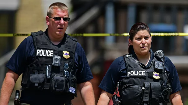 <br />
Полицейский застрелил чернокожую женщину в ее собственном доме в Техасе<br />
