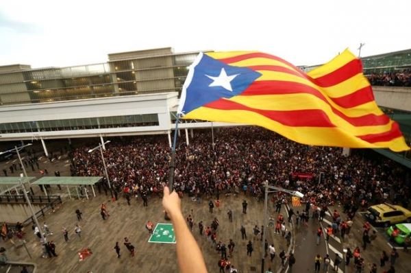 В Барселоне прошла акция противников независимости Каталонии