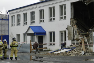   Видео: В одной из новосибирских квартир ночью обрушился потолок 