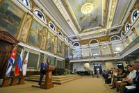  Медведев: Зеленский оказался между молотом и наковальней  