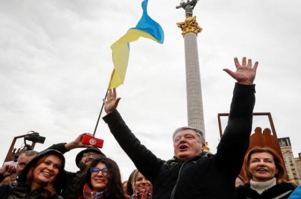 Порошенко принял участие в митинге против «формулы Штайнмайера»