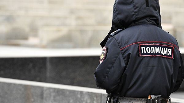 <br />
Московских полицейских попросили о помощи и сдали в ФСБ<br />
